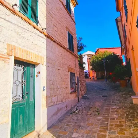 Trilo Torre In Centro Storico A Lägenhet *