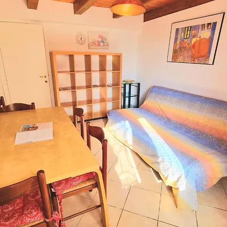 Trilo Torre In Centro Storico A Lägenhet