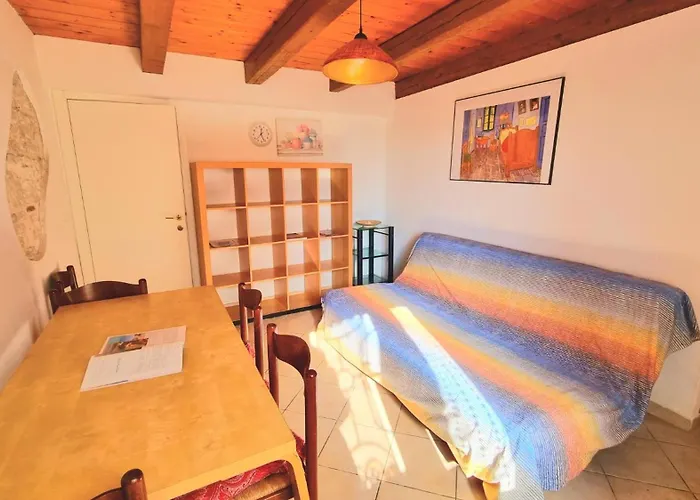 Trilo Torre In Centro Storico A Numana